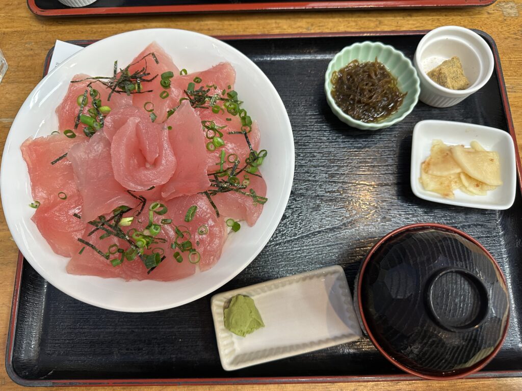 魚屋直営食堂 魚まる