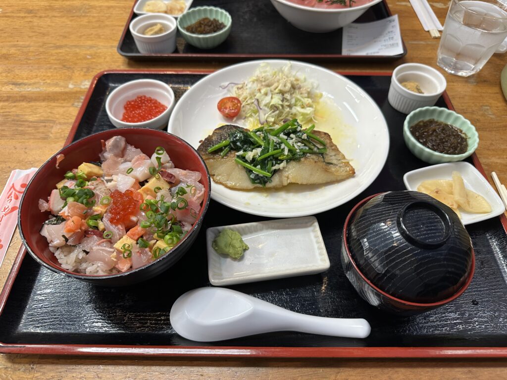 魚屋直営食堂 魚まる