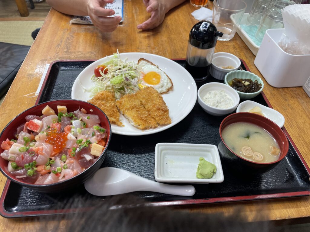 魚屋直営食堂 魚まる