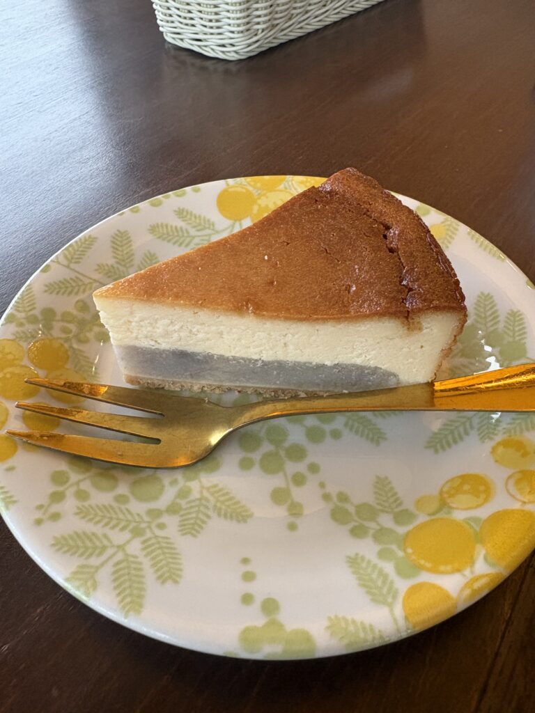 カフェレストラン長楽 田芋を使った二層チーズケーキ