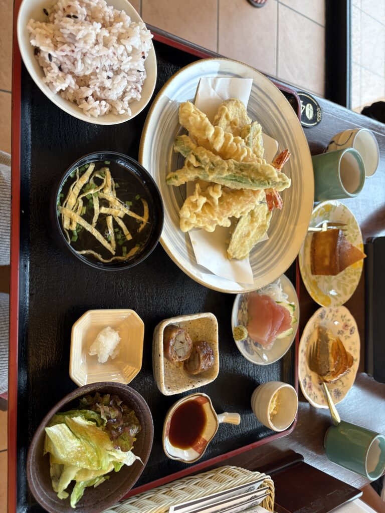 カフェレストラン長楽 天ぷらと刺身の豪華定食セット