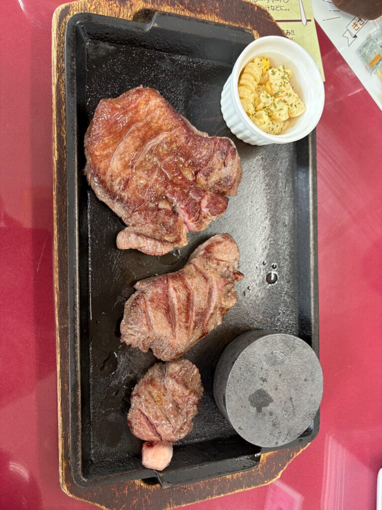 県民ステーキ 焼き石で食べる牛タンステーキ