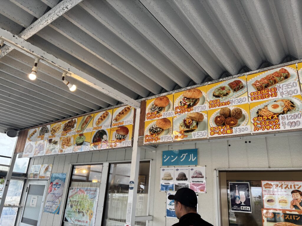 GATE1那覇店 豊富なジャンボバーガーとサイドメニュー