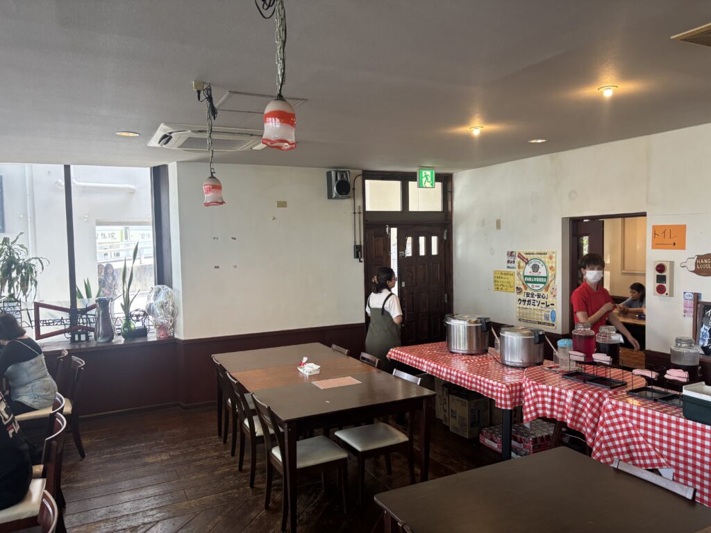 オーズカンパニー: 広々としたカジュアルな店内