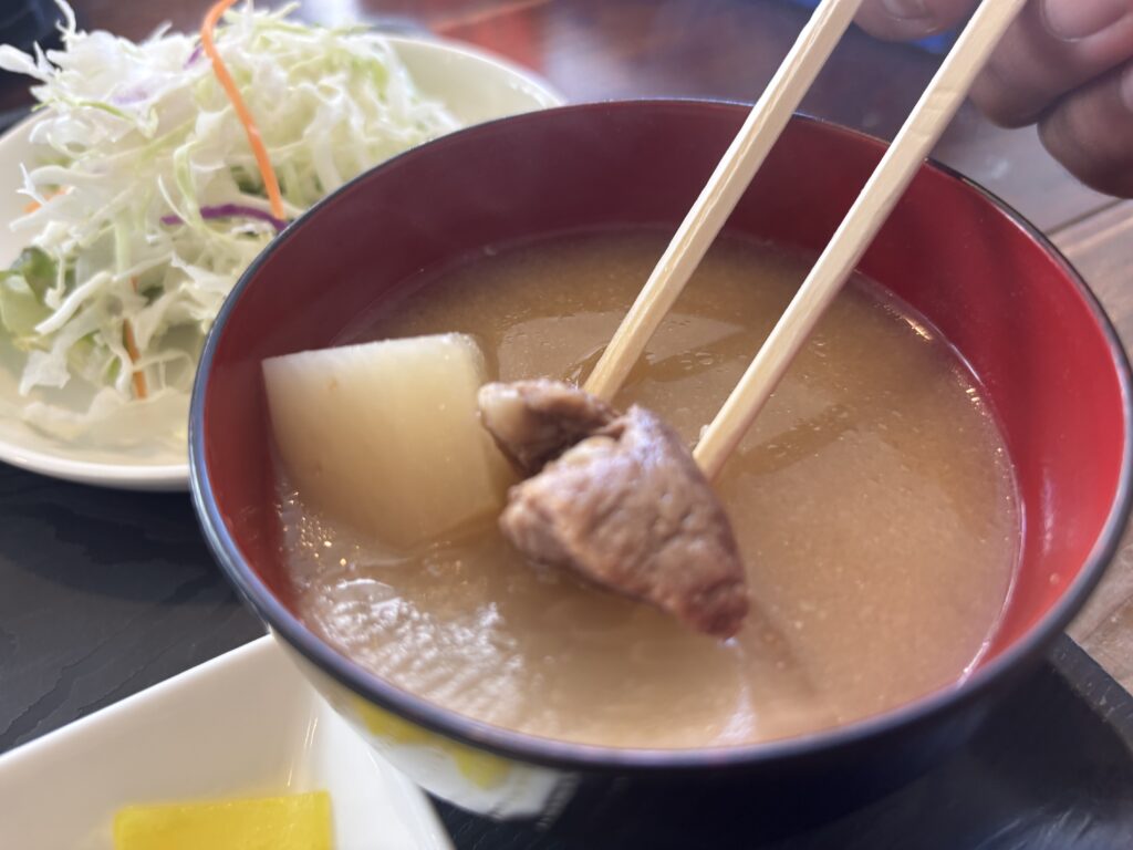 オーズカンパニー: 具だくさんで優しい味わいの味噌汁