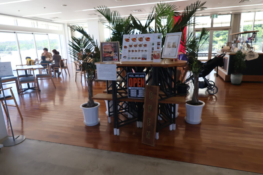 ギノザファームラボ 店内入り口の開放的な雰囲気