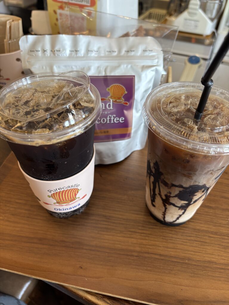 ピュアキャッスルコーヒー カップホルダーと二つの絶品ドリンク