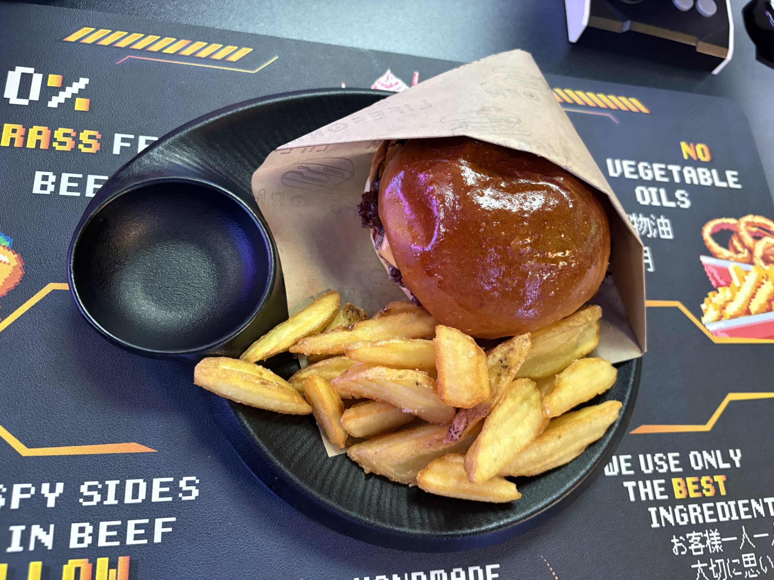LIFEFORM | CyberPub & Hamburger Shop 料理