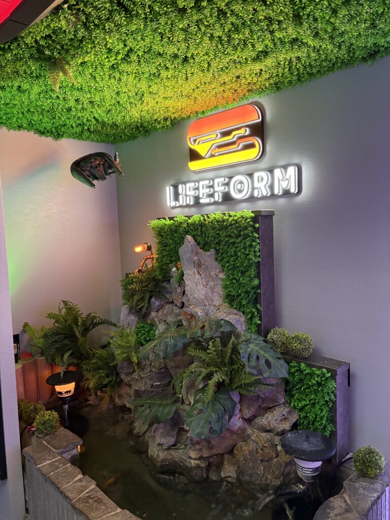LIFEFORM | CyberPub & Hamburger Shop 内観