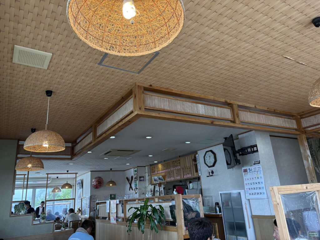 よね食堂 内観