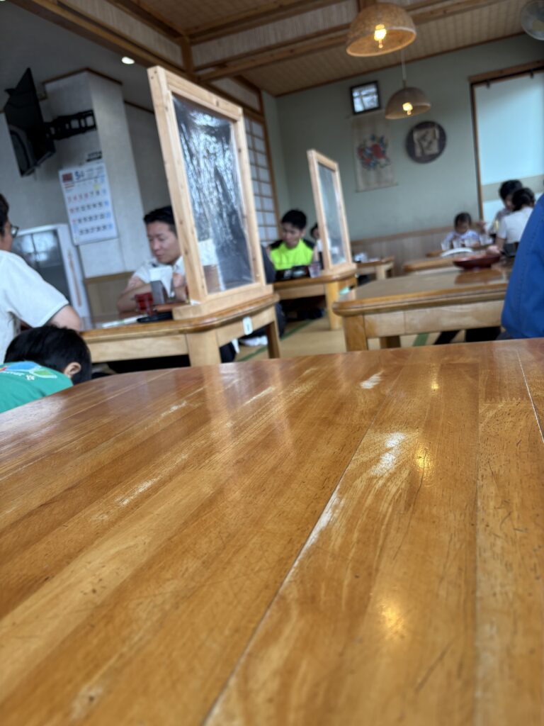よね食堂 内観