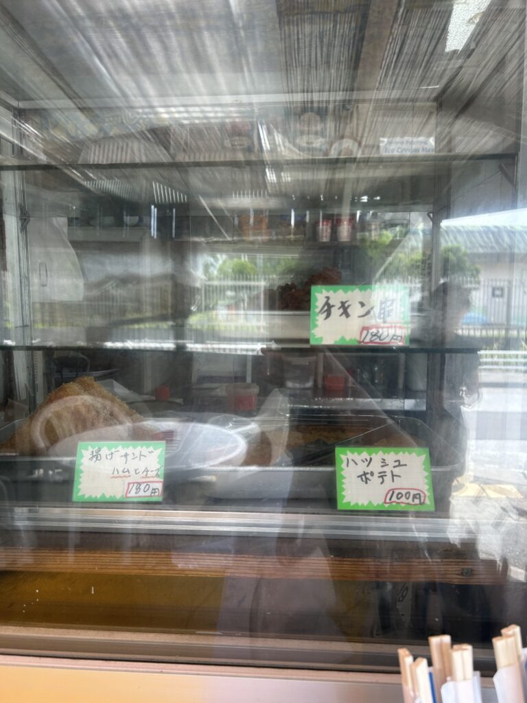 パーラー輪の揚げサンドとチキン串ショーケース