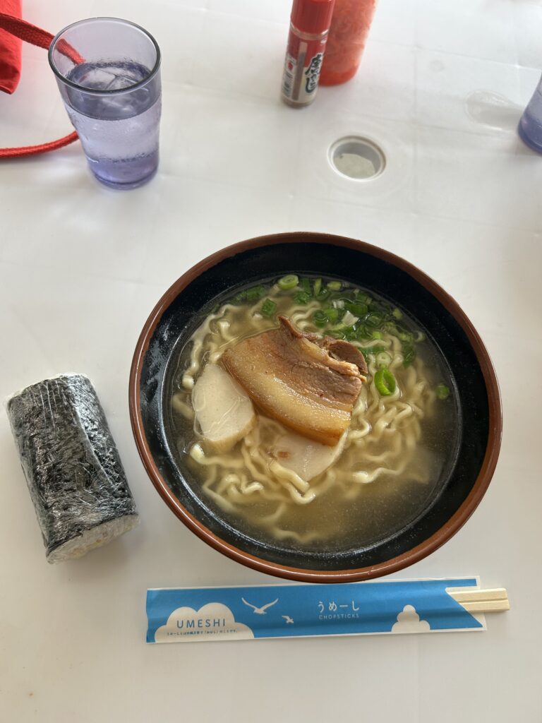 パーラー輪の素朴な沖縄そばとうめーし