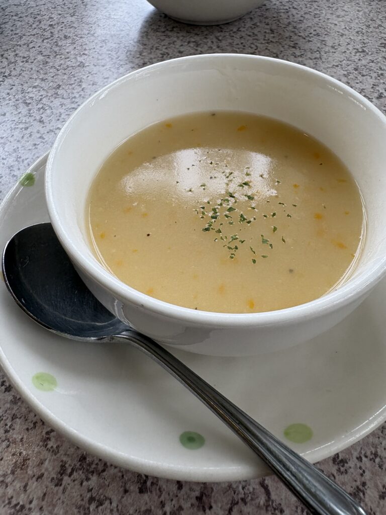 レストラングリーンヒル: 優しい味わいのコーンスープ