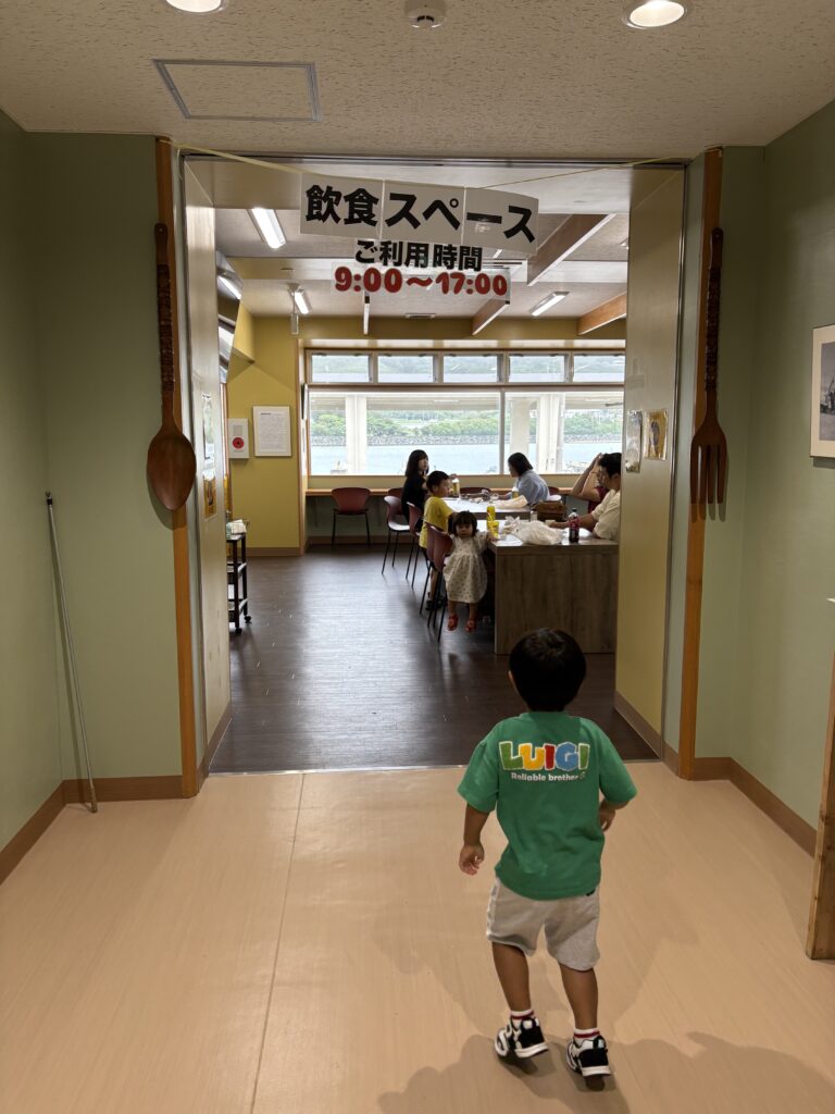 奥武島いまゆい市場の飲食スペース