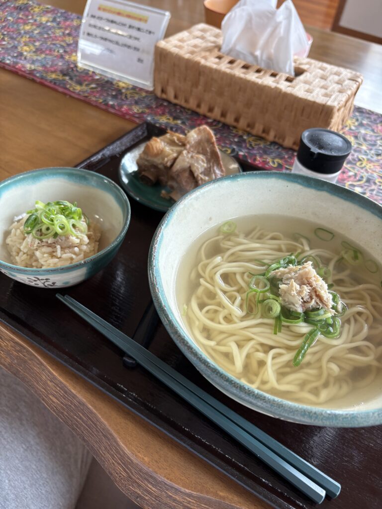 磯ノ宮の定番!金目鯛だし沖縄そばとソーキ