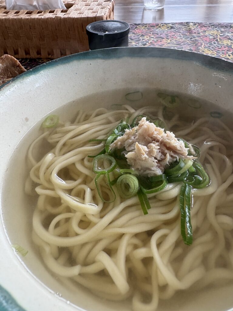 磯ノ宮の透き通るスープ!天然金目鯛だし沖縄そば