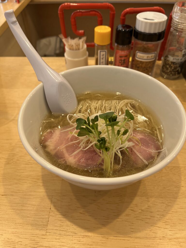 塩ラーメン専門店TAKANE カイワレ香る塩ラーメン