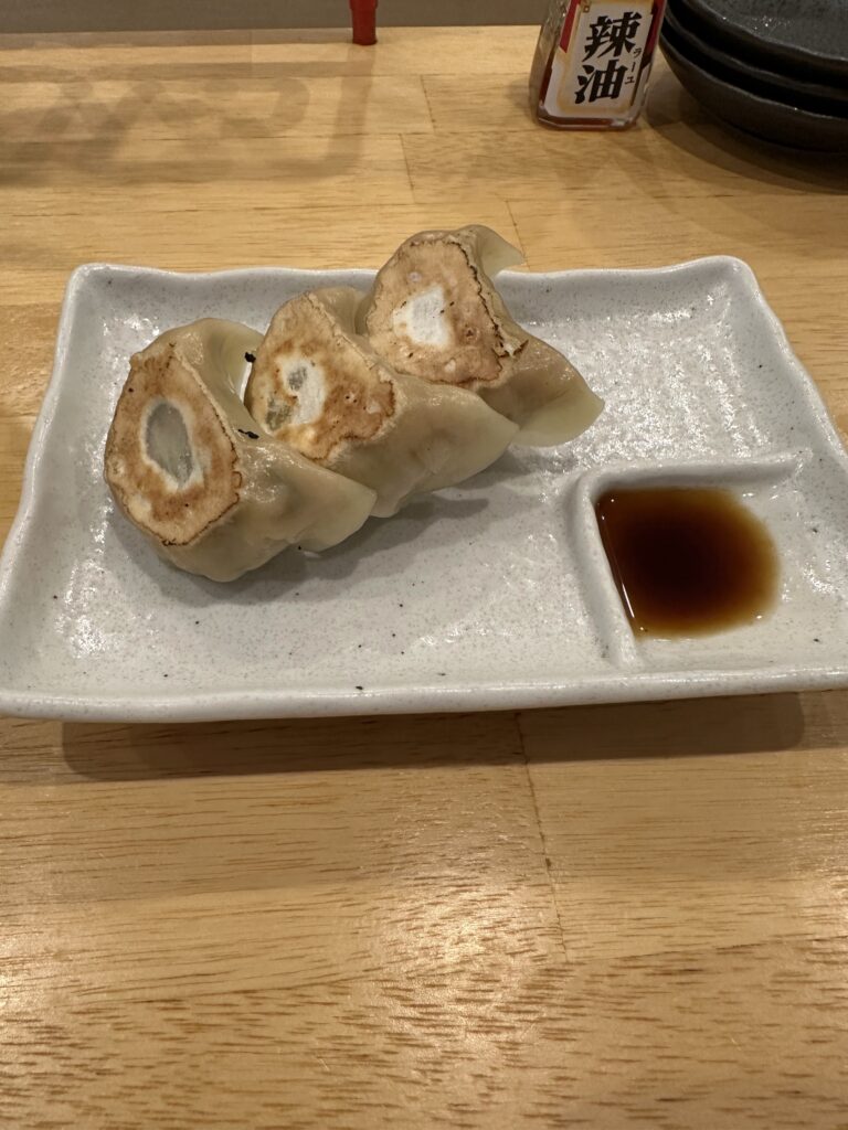 塩ラーメン専門店TAKANE パリッと焼き上げた手作り餃子