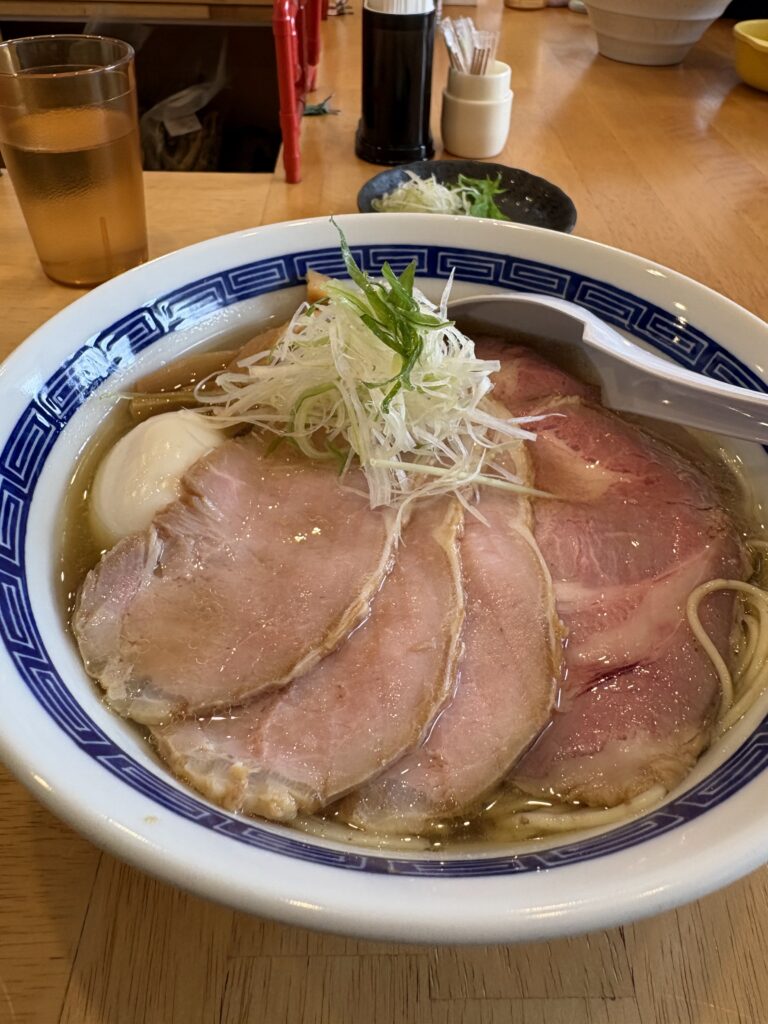 塩ラーメン専門店TAKANE ボリューム満点チャーシュー麺
