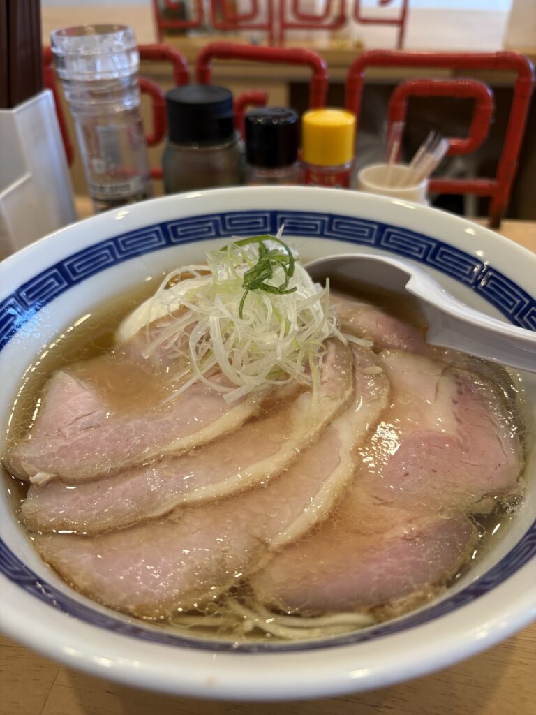 塩ラーメン専門店TAKANE 綺麗に並んだチャーシュー