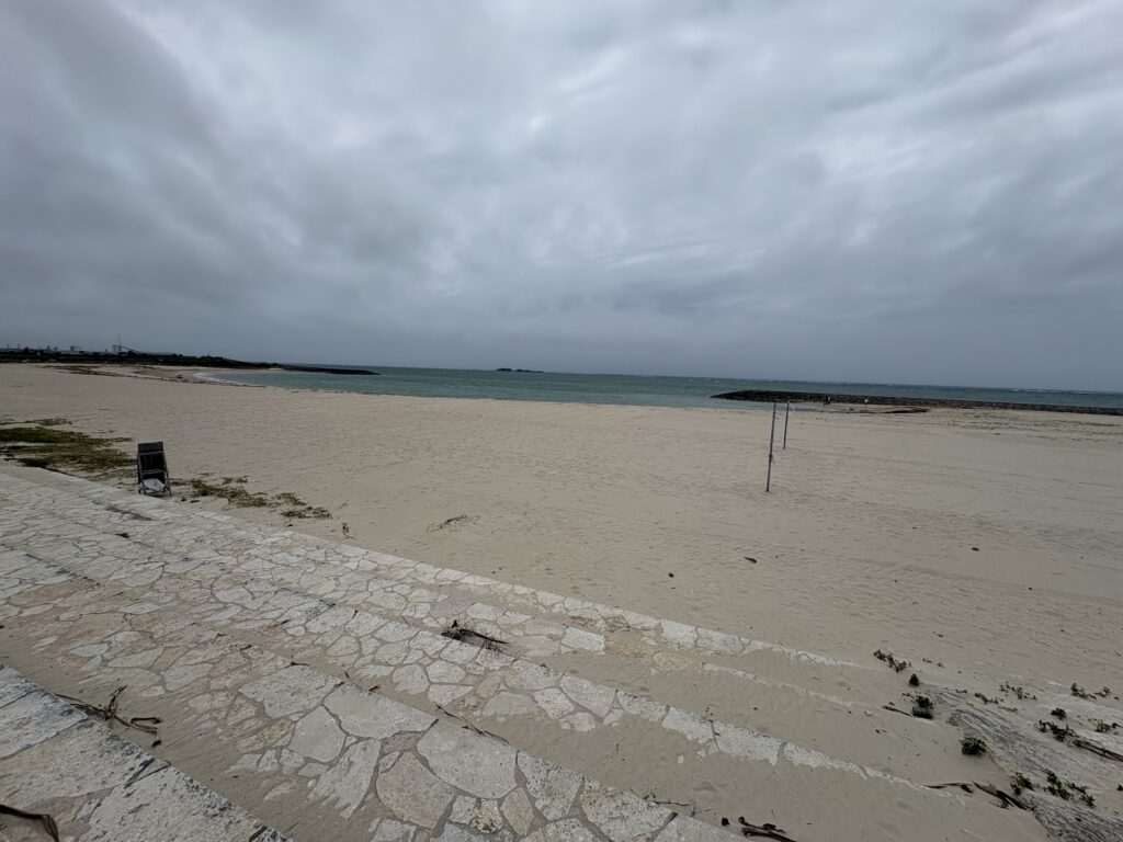 KAI Beach Club 美らSUNビーチの砂浜風景