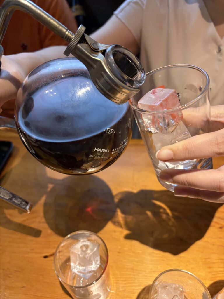 酒場しょくどう残心 サイフォンで注ぐ水出し酒
