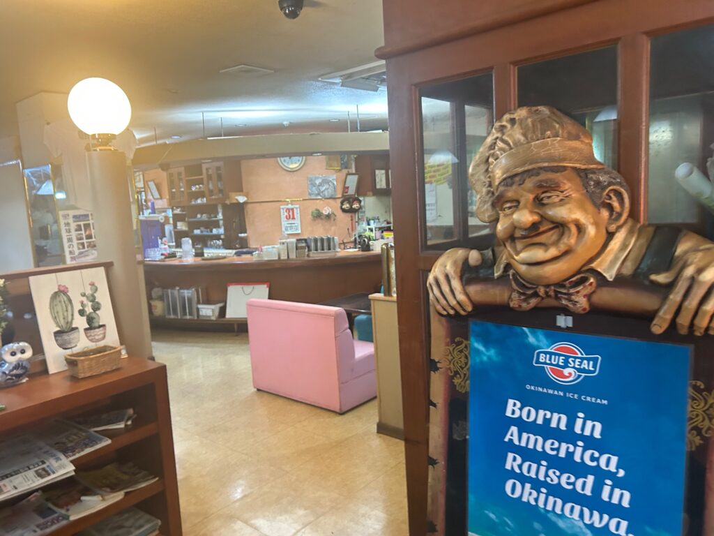 ラウンジ ハロー 報得川のブルーシール看板
