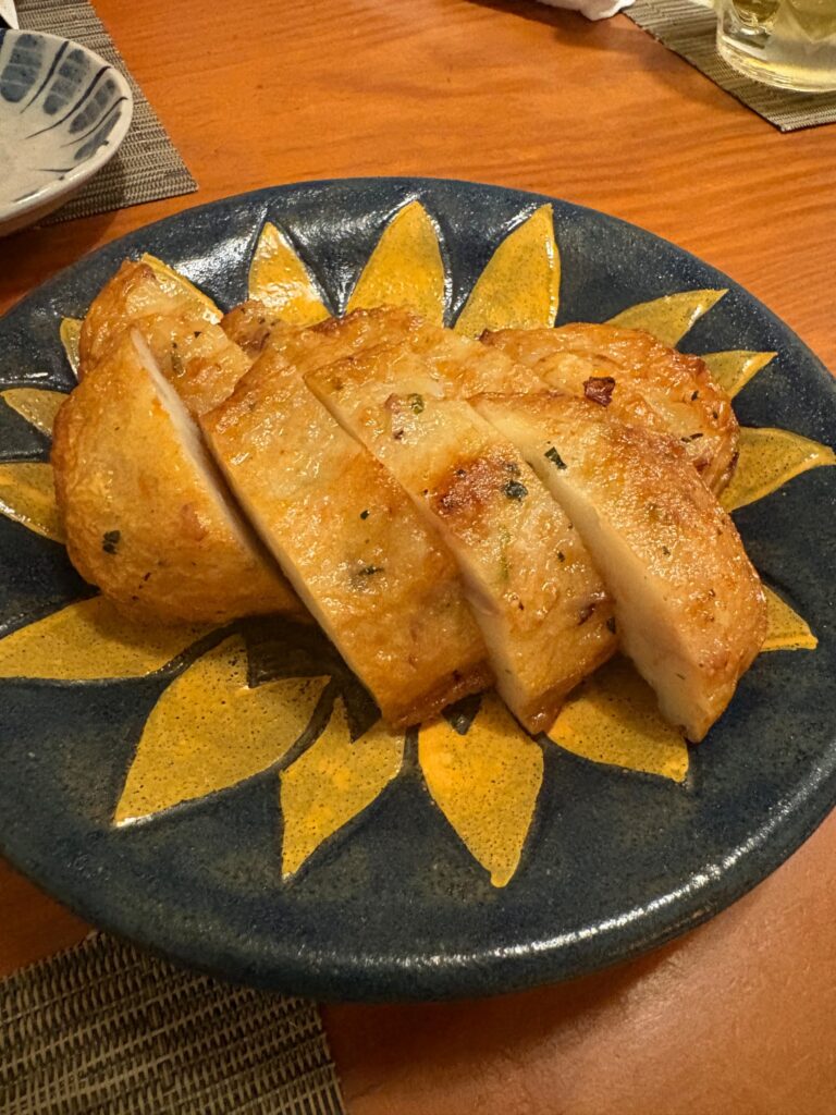 喜作 ひまわり皿に盛られた揚げ物料理
