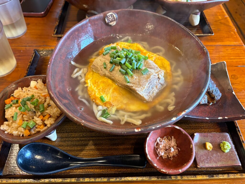 いしぐふー小禄具志店 そばとじゅーしーの定食セット