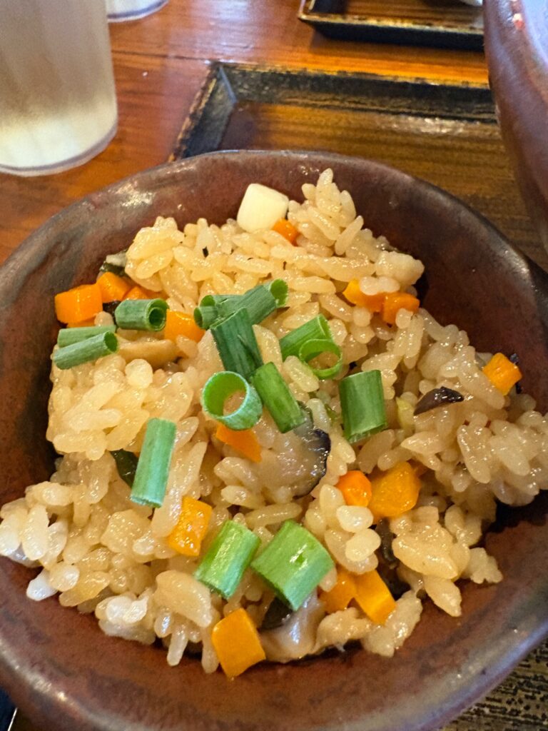 いしぐふー小禄具志店 具材たっぷり炊き込みご飯じゅーしー