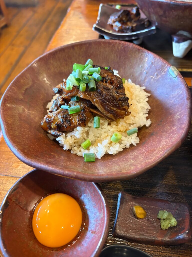 いしぐふー小禄具志店 じゅーしーにのった香ばしい肉