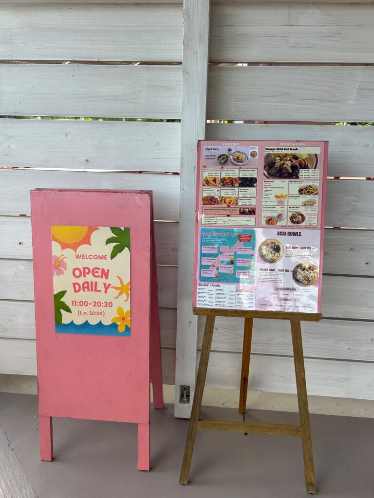 THE GARLIC SHRIMP メニュー看板と営業時間