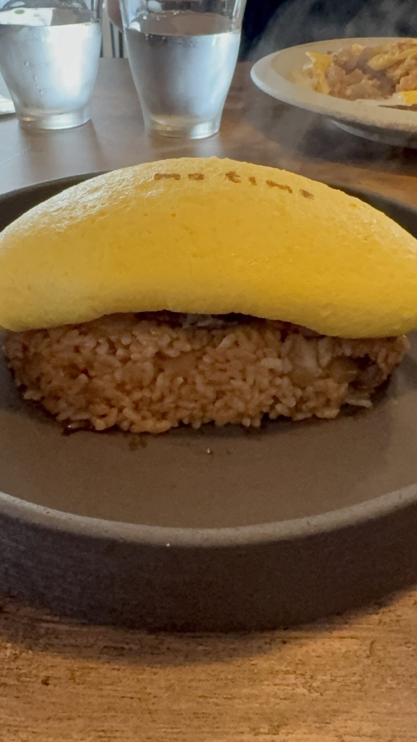 egg me time. ふわとろ特製牛すじオムライス