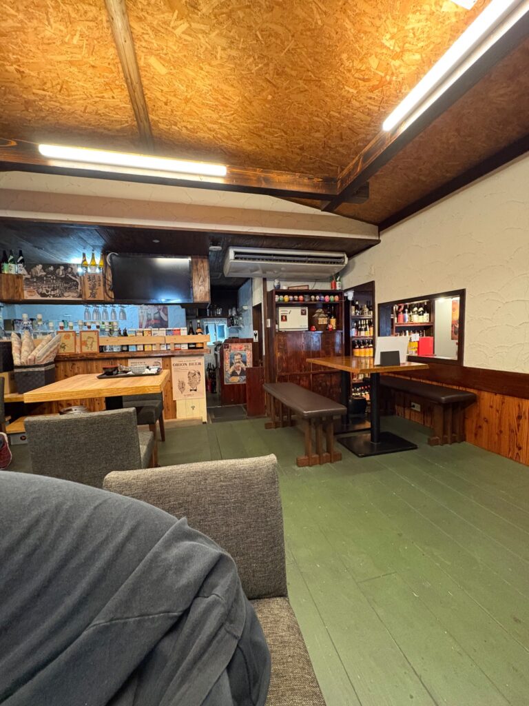 居酒屋 髭達磨 小禄店の落ち着いた座席スペース