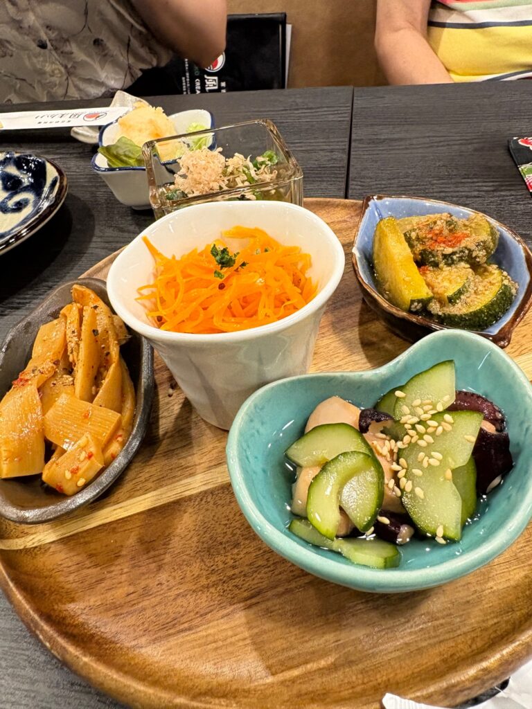 彩り豊かなおばんざい5種盛り合わせ