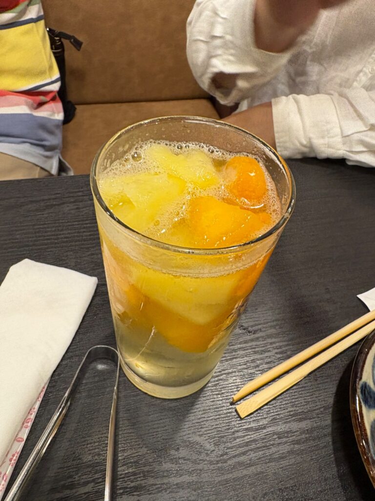 果実たっぷりのフルーツサワー
