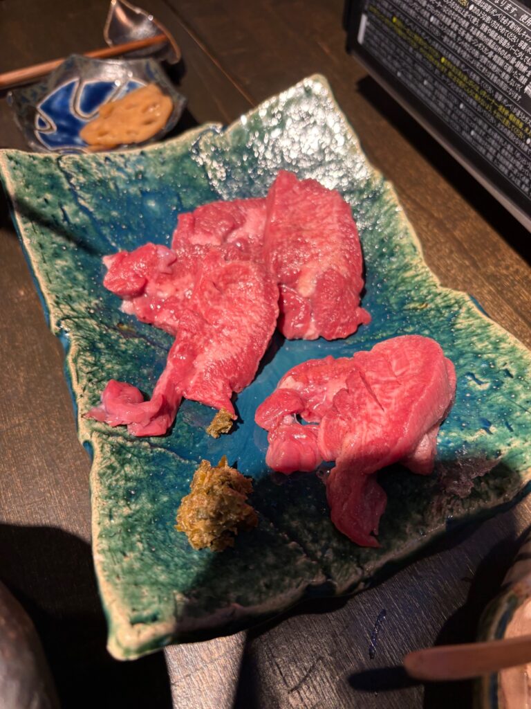 伊達しゃもじ 新鮮な仙台牛タンの盛り付け