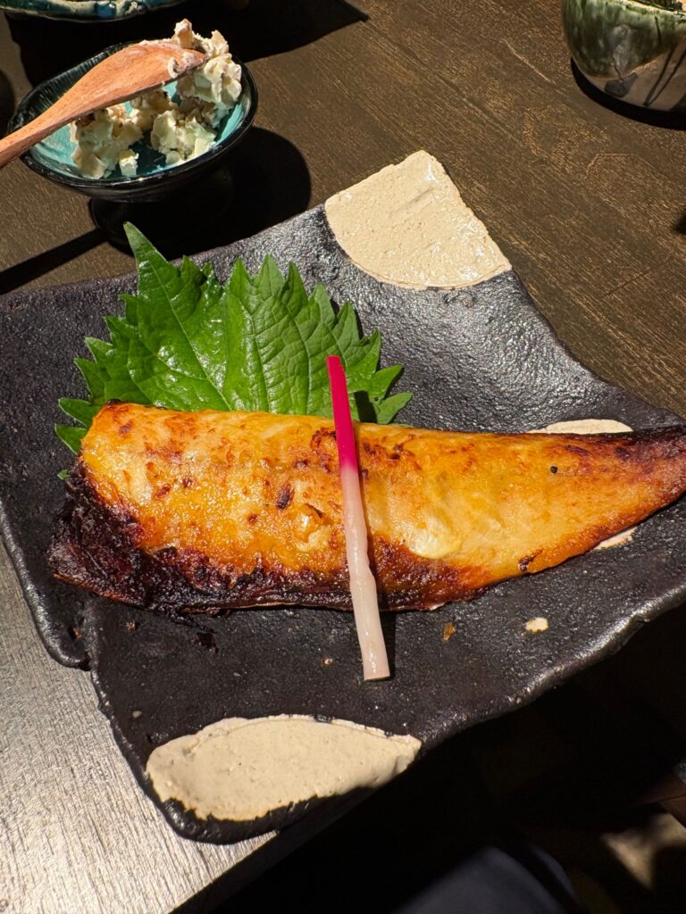 伊達しゃもじ 丁寧に盛り付けた焼き魚