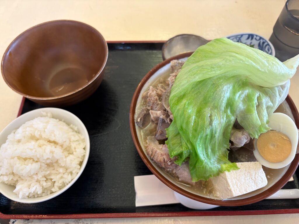 まんじろう ボリューム満点の骨汁定食