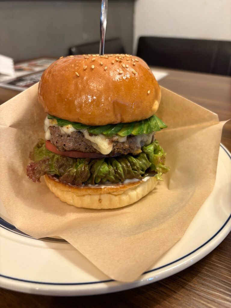 Burger's Time IMUAのアボカドチーズバーガー