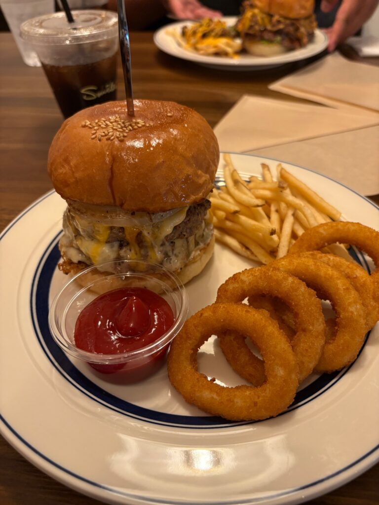 Burger's Time IMUAのハンバーガーとオニオンリング